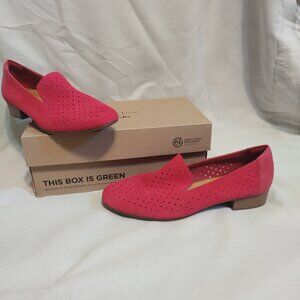 NIB Clark's pink suede loafers